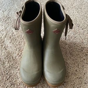 Muck boots